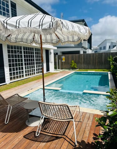 Maison de Plage – Stunning Casuarina Beach House gallery image 2