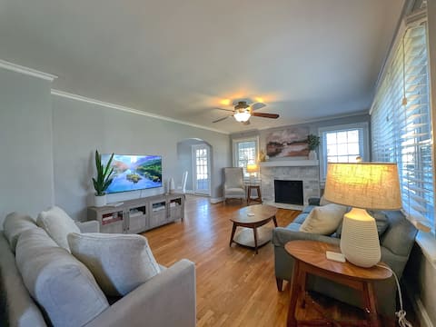 Top performing Airbnb: Bear den! in Hickory