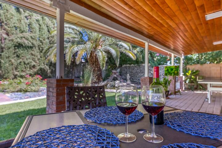 7 bdrm, sleeps 16, Sauna, Koi Pond, Games, Dogs OK gallery image 3