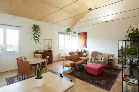 New and bright loft