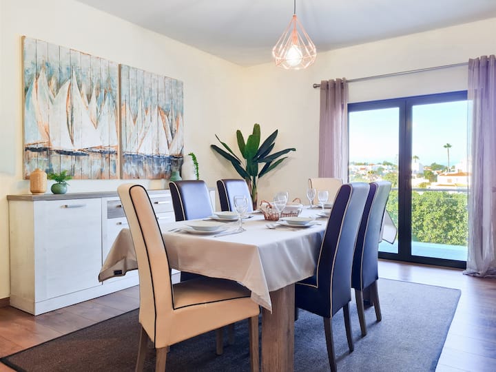 Chumba cha Kula | Sebule yenye Eneo la Kula