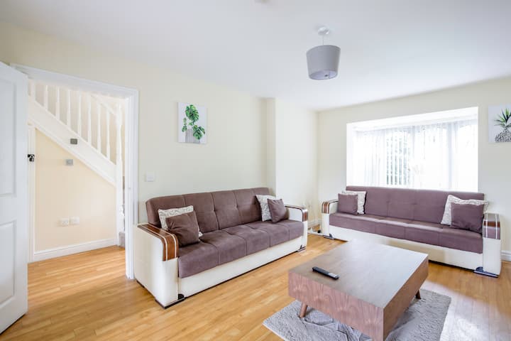 Big New House! 5bdr, Sleeps 13, With Parking - Altrincham
