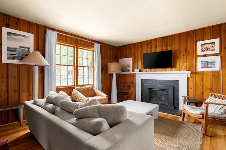 New! Under 1 Mile To Beach. Dreamy Dennis Cottage! - Dennis, MA