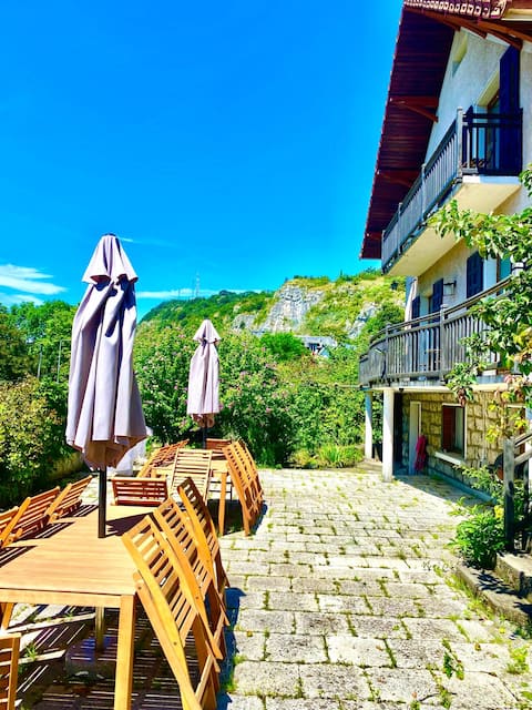 3 Connected Apartments – Private House
