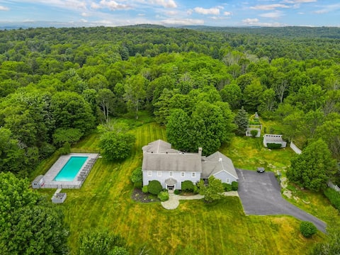 Massive 7BR Catskills Retreat w/ Pool & Hot Tub!