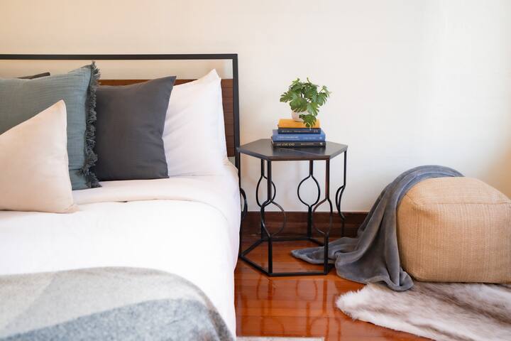 Stylish 3B2B home w/AC in Central Ballard gallery image 2