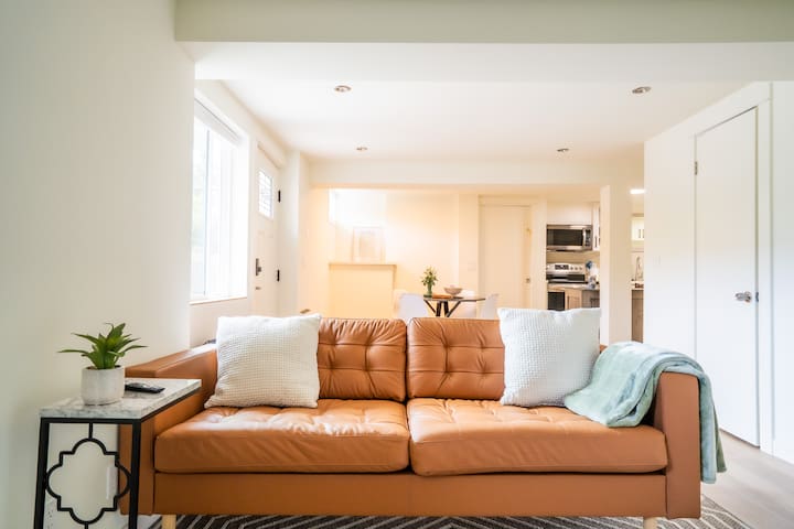 [New] Style cozy 6B4B superb location Ballard home gallery image 2