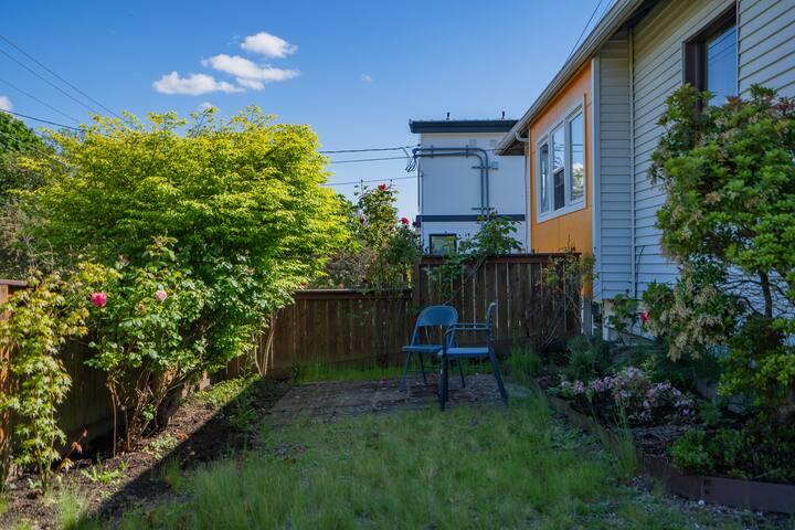 [New] Style cozy 6B4B superb location Ballard home gallery image 4