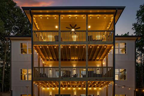 Chatt Vistas-4bdr-2Units-Views-Hot Tub-Sleeps 12+