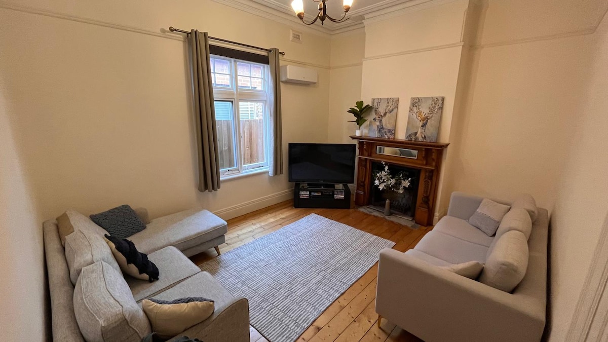 Top performing Airbnb: Period Home in the Best Spot in St Kilda in St Kilda