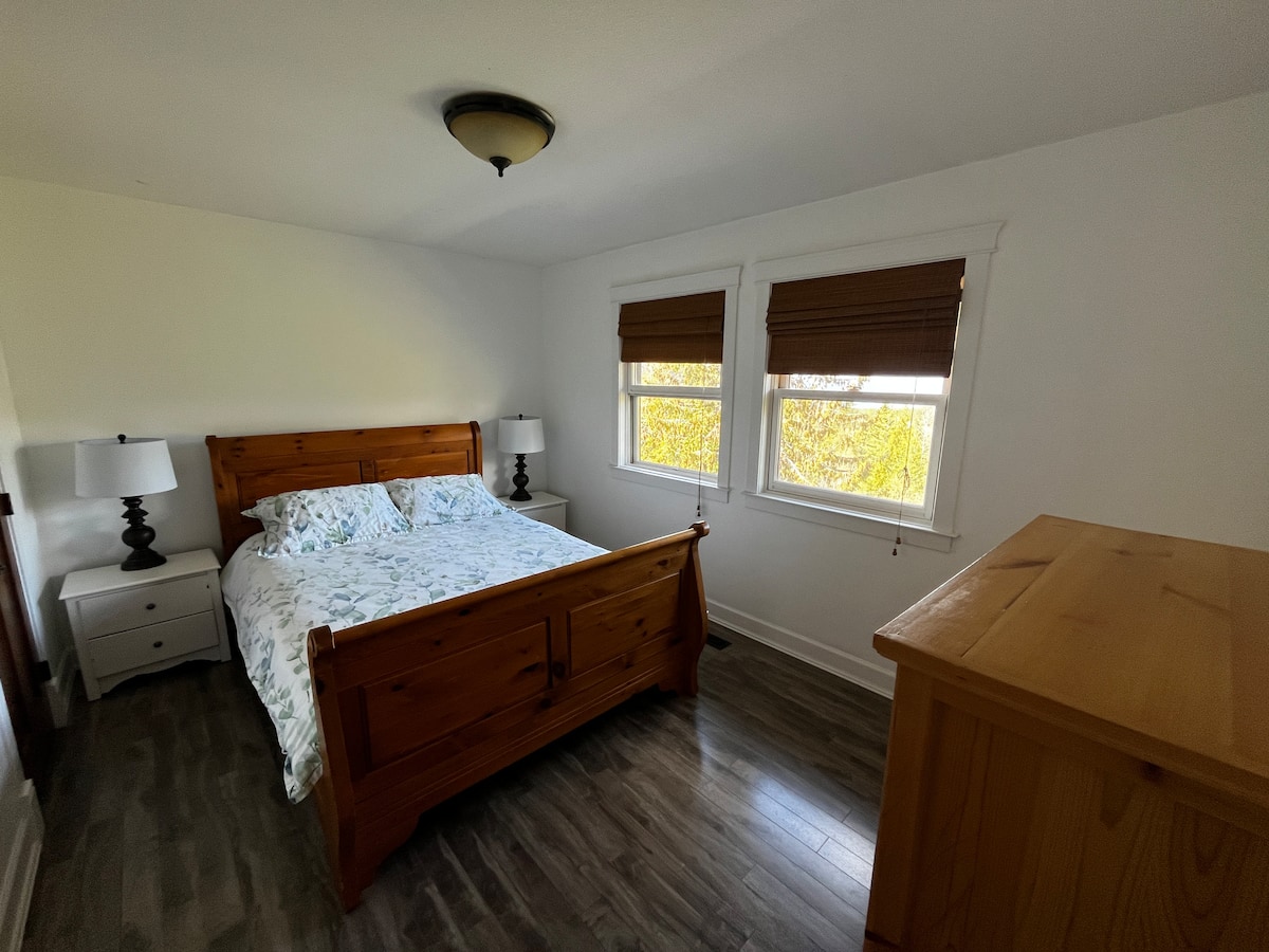 Queen bedroom