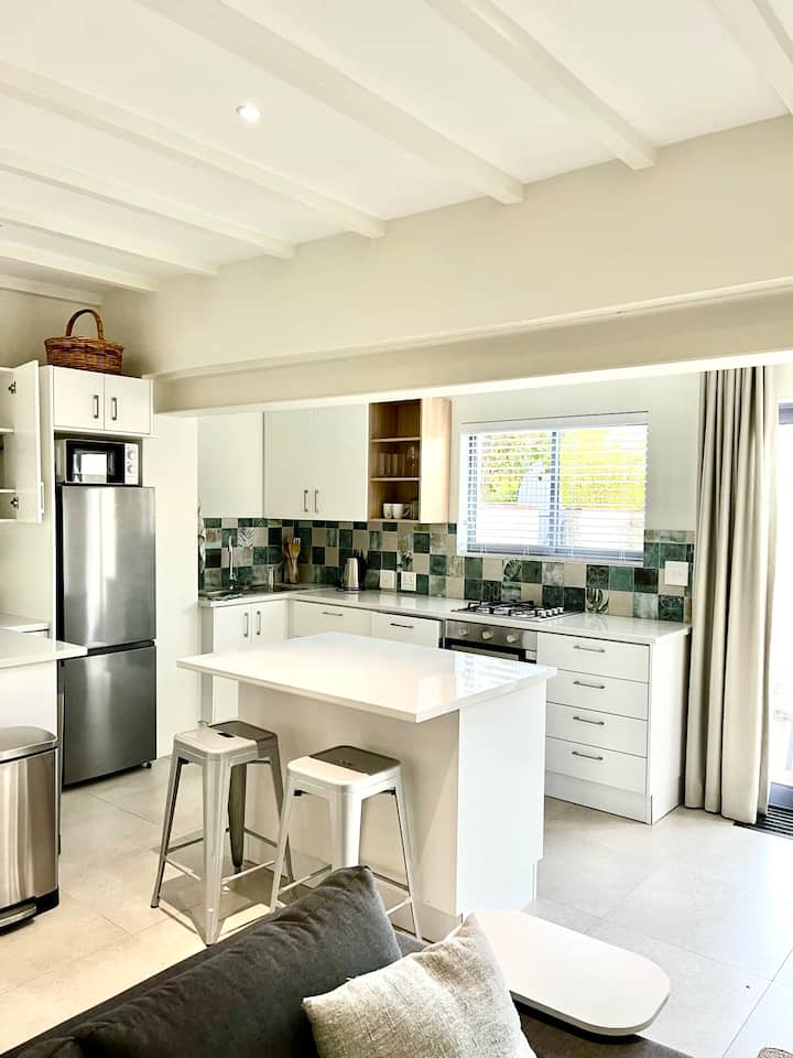 Rondebosch Woodlands Cottage in Cape Town - Guesthouses for Rent in ...