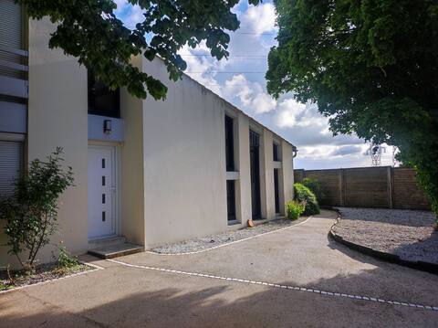 Architect-designed house – 5 min to La Rochelle