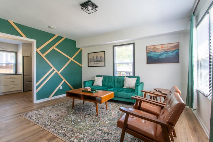 Stylish Pet Stay With Fenced Yard & Fitted Kitchen - ローリー, NC