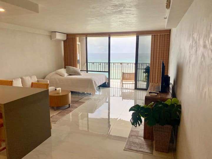 New Remodel Oceanfront Sunset Paradise - Maui, HI