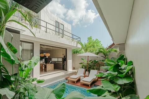 Makai: Luxury Private Honeymoon Villa with Pool