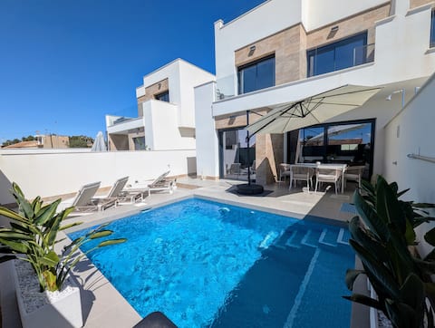 Exclusive New build Villa with jacuzzi and pool