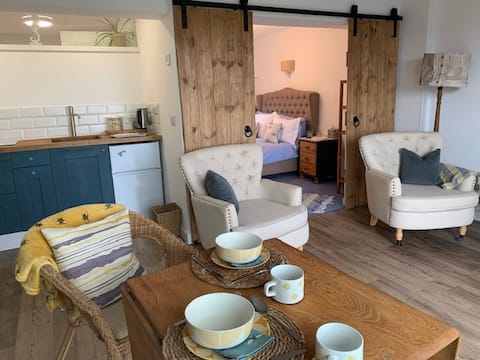 Popular Airbnb listing: Cosy 1 bedroom self contained-annex in Elie