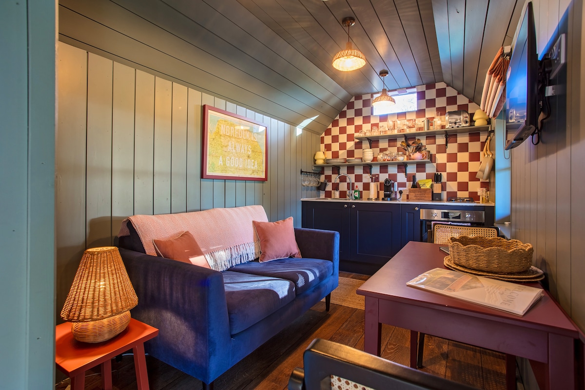 Top Airbnb: Solo visitors, couples & dog friendly ! in King's Lynn And West Norfolk