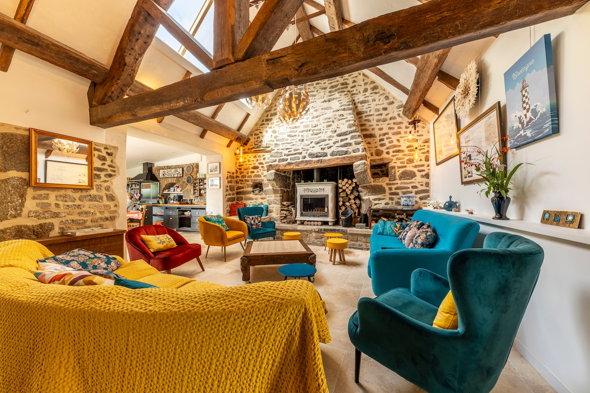 Top Airbnb: Lanrivoal- Thatched Villa- Sea- Kitchen piano-Wifi in Fouesnant