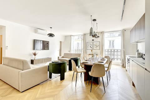 Propriété Airbnb réussie: Sublime Apartment 3BR/8P Champs Elysées /AC à Paris 8e Arrondissement
