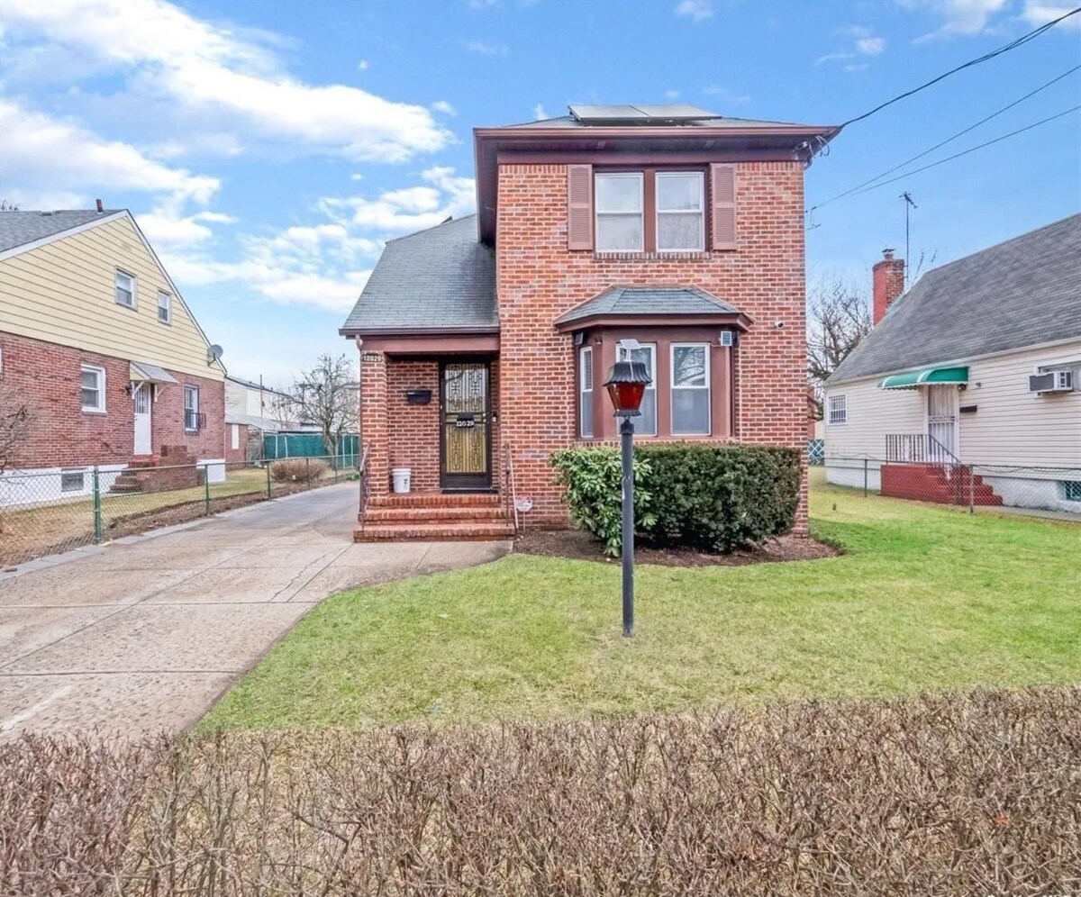 Charming Family Haven. Minutes to UBS/JFK Houses for Rent in Queens