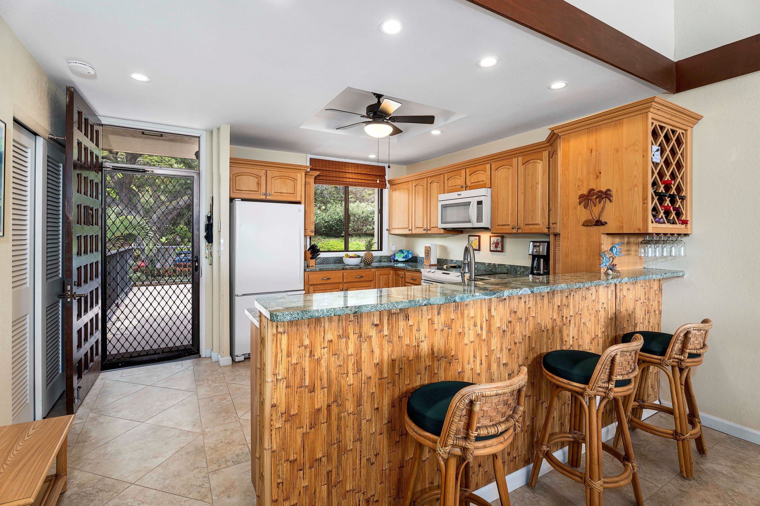 Condo in Kailua-Kona · ★4.97 · 3 bedrooms · 4 beds · 2 baths - Image 21
