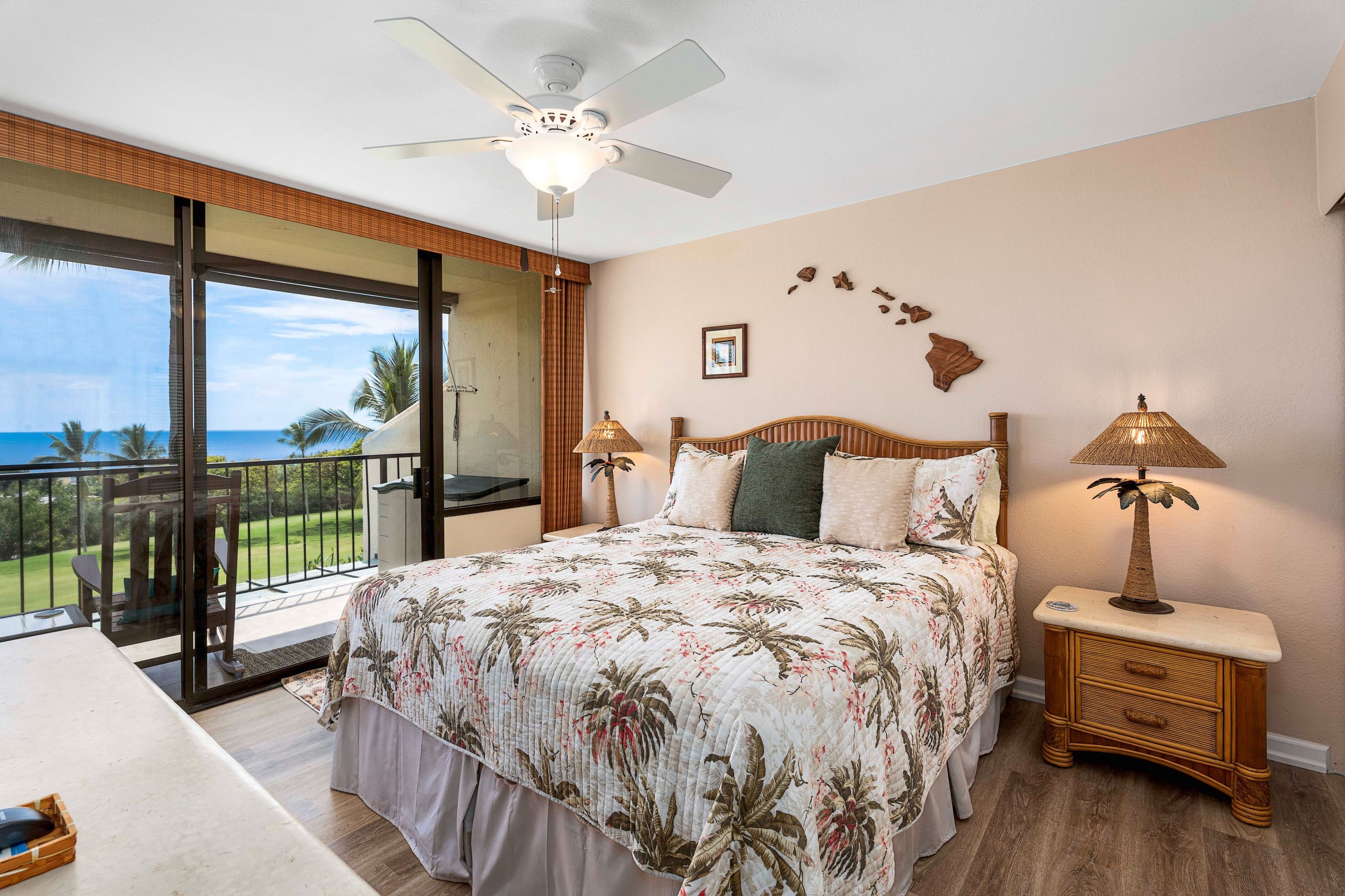 Condo in Kailua-Kona · ★4.97 · 3 bedrooms · 4 beds · 2 baths - Image 13