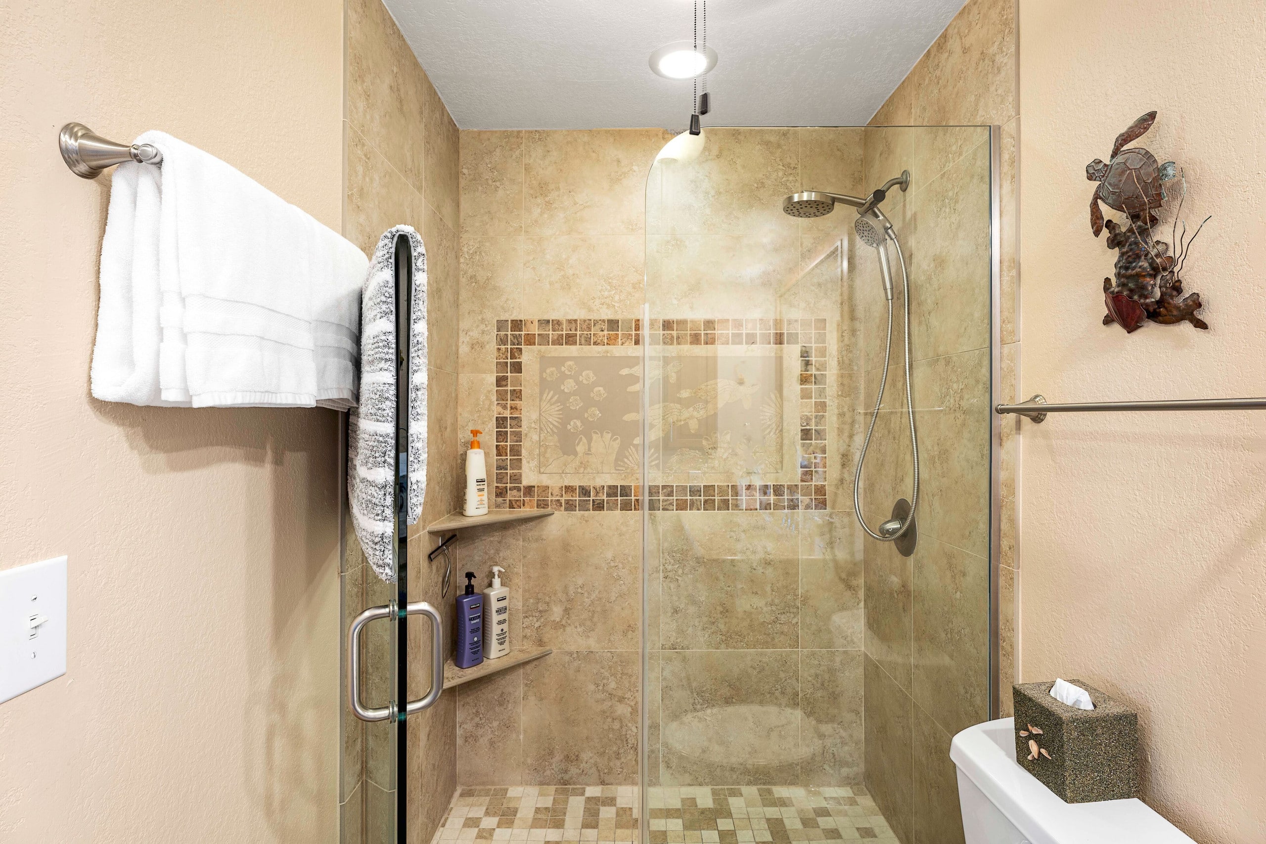Condo in Kailua-Kona · ★4.97 · 3 bedrooms · 4 beds · 2 baths - Image 16