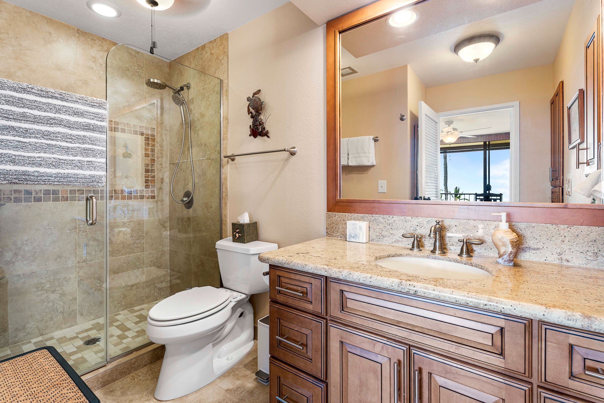Condo in Kailua-Kona · ★4.97 · 3 bedrooms · 4 beds · 2 baths - Image 15