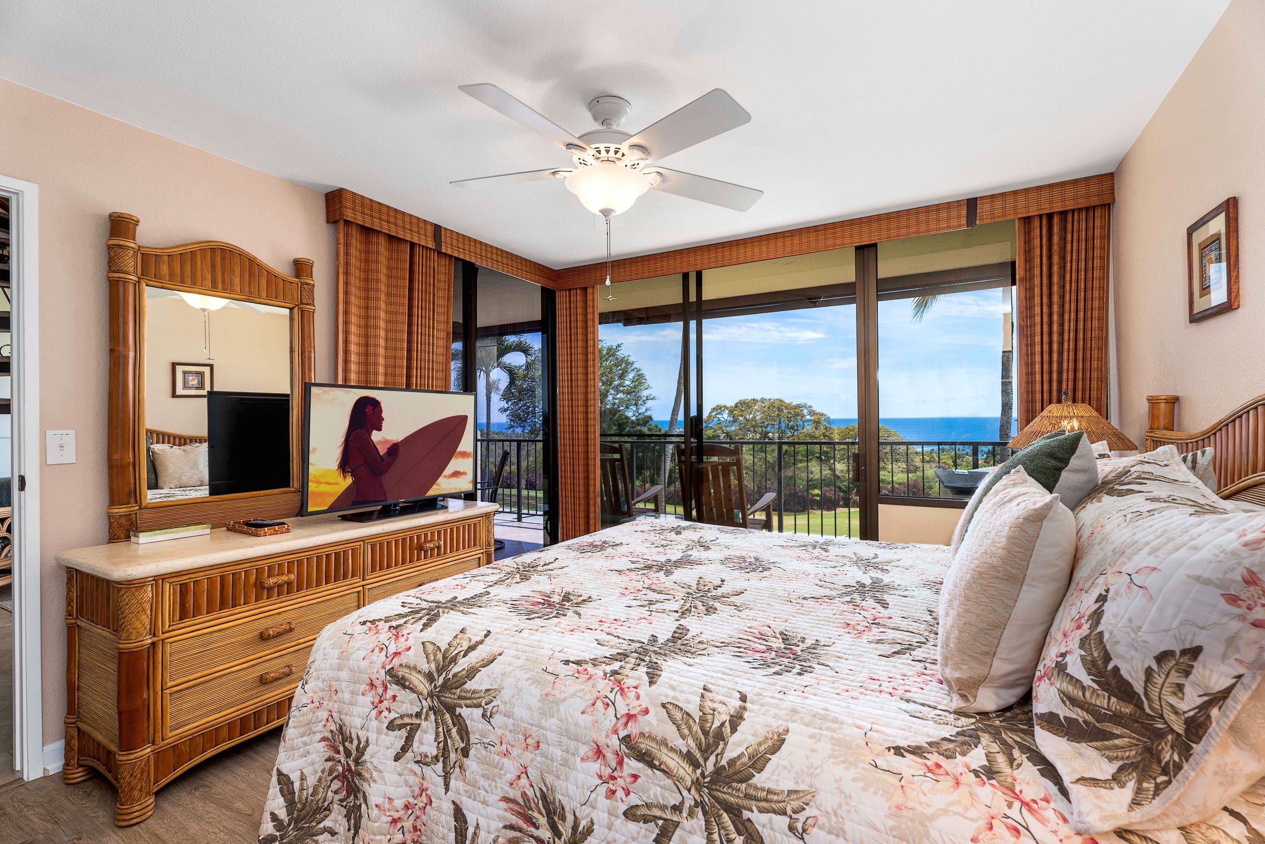 Condo in Kailua-Kona · ★4.97 · 3 bedrooms · 4 beds · 2 baths - Image 3