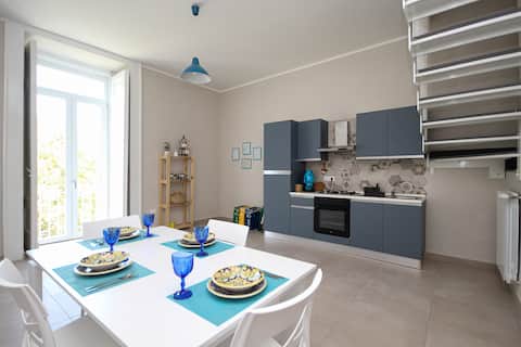 Huge duplex with rooftop. Royal Palace adjacent