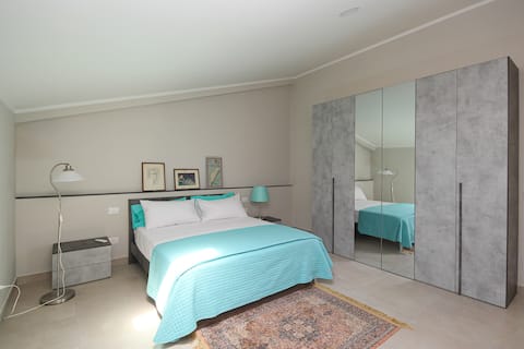 Huge duplex with rooftop. Near Royal Palace