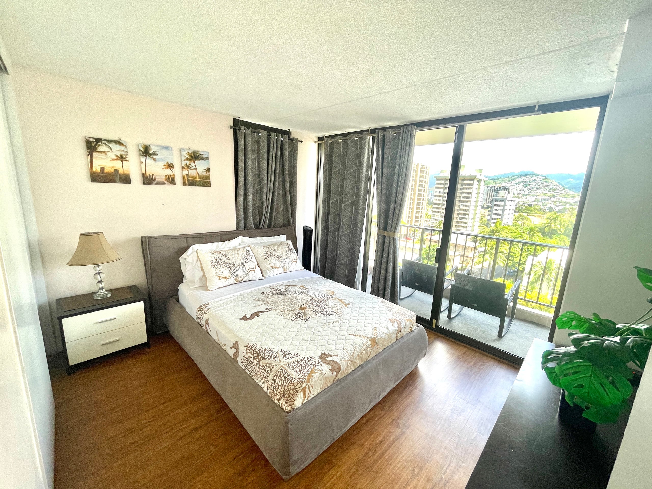 Large 1 bedroom 3 minutes to beach + Free Parking - Image 7