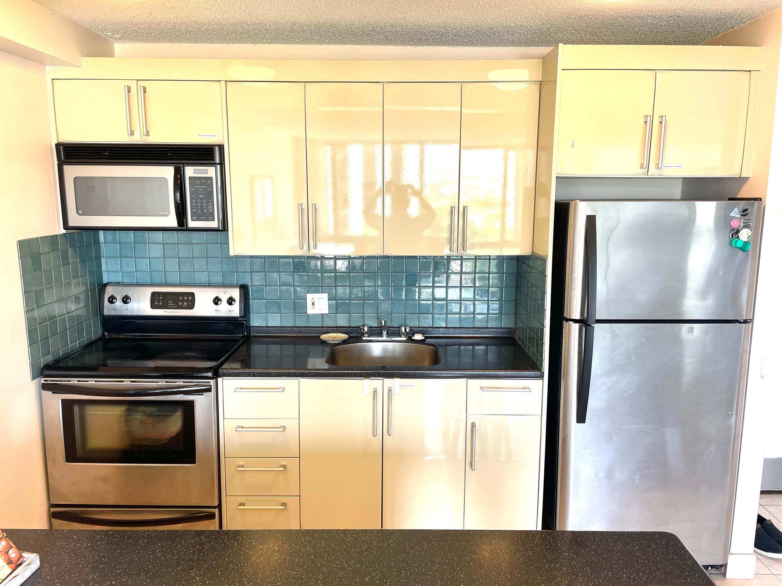 Large 1 bedroom 3 minutes to beach + Free Parking - Image 6
