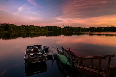 Fall Family Lake House! 
Sleeps 12, 5 BRs, 4 BAs!