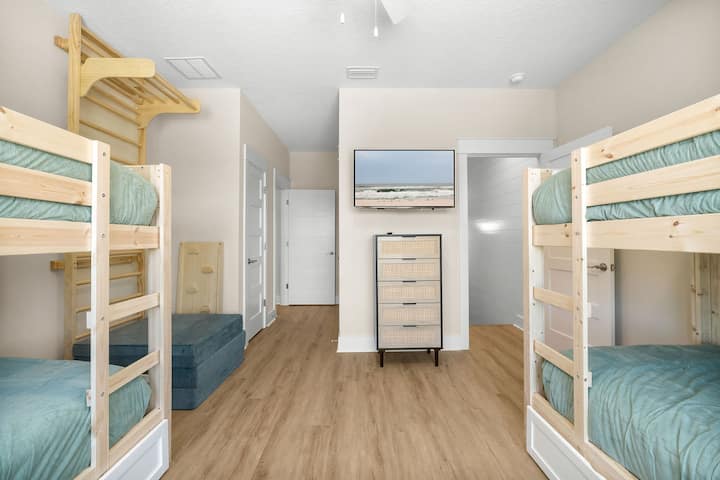 La habitación de las literas tiene capacidad para seis personas, con dos camas adicionales como nido extraíble.