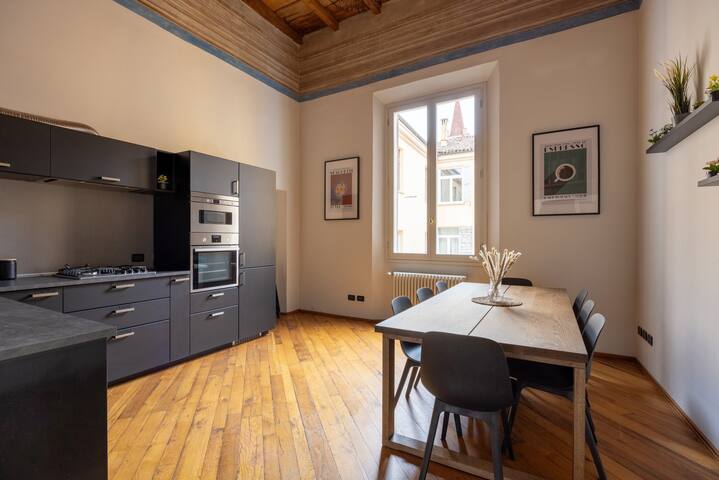 Dimora De’ Poeti | 250m² Attic with Jacuzzi gallery image 3