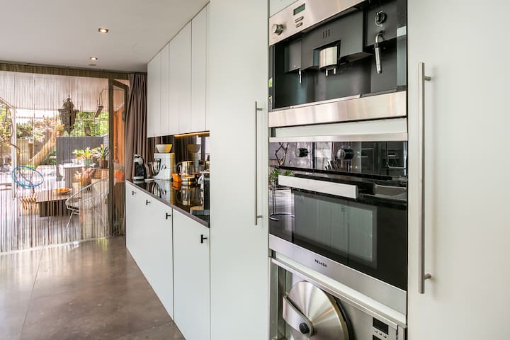 House of Antwerp – 4BDR + Private garden gallery image 3