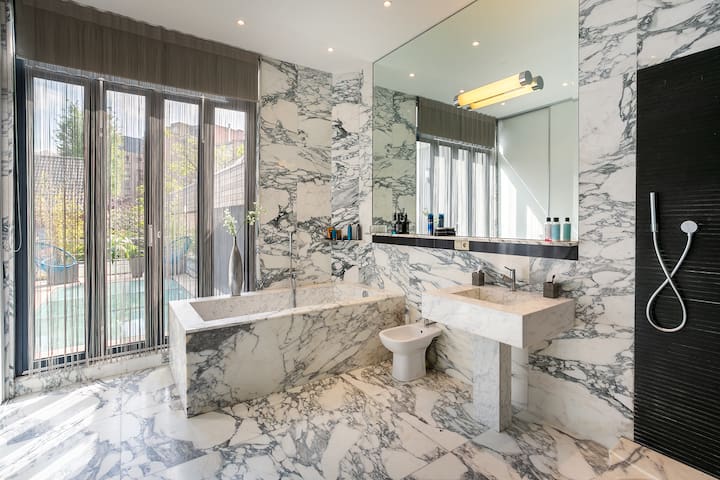 House of Antwerp – 4BDR + Private garden gallery image 4