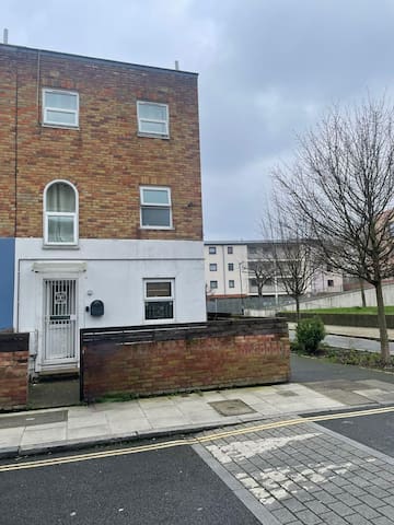 4-Bed House Near Central London