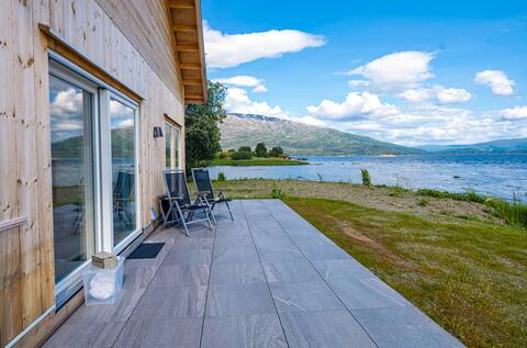 Fantastic house by the lake in Bodø