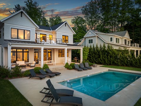 Lakefront Luxe / Pool,Game Room, Workstations