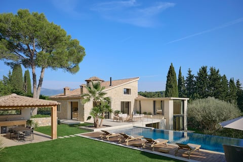 Villa Cova Steps away from the Village of Mougins