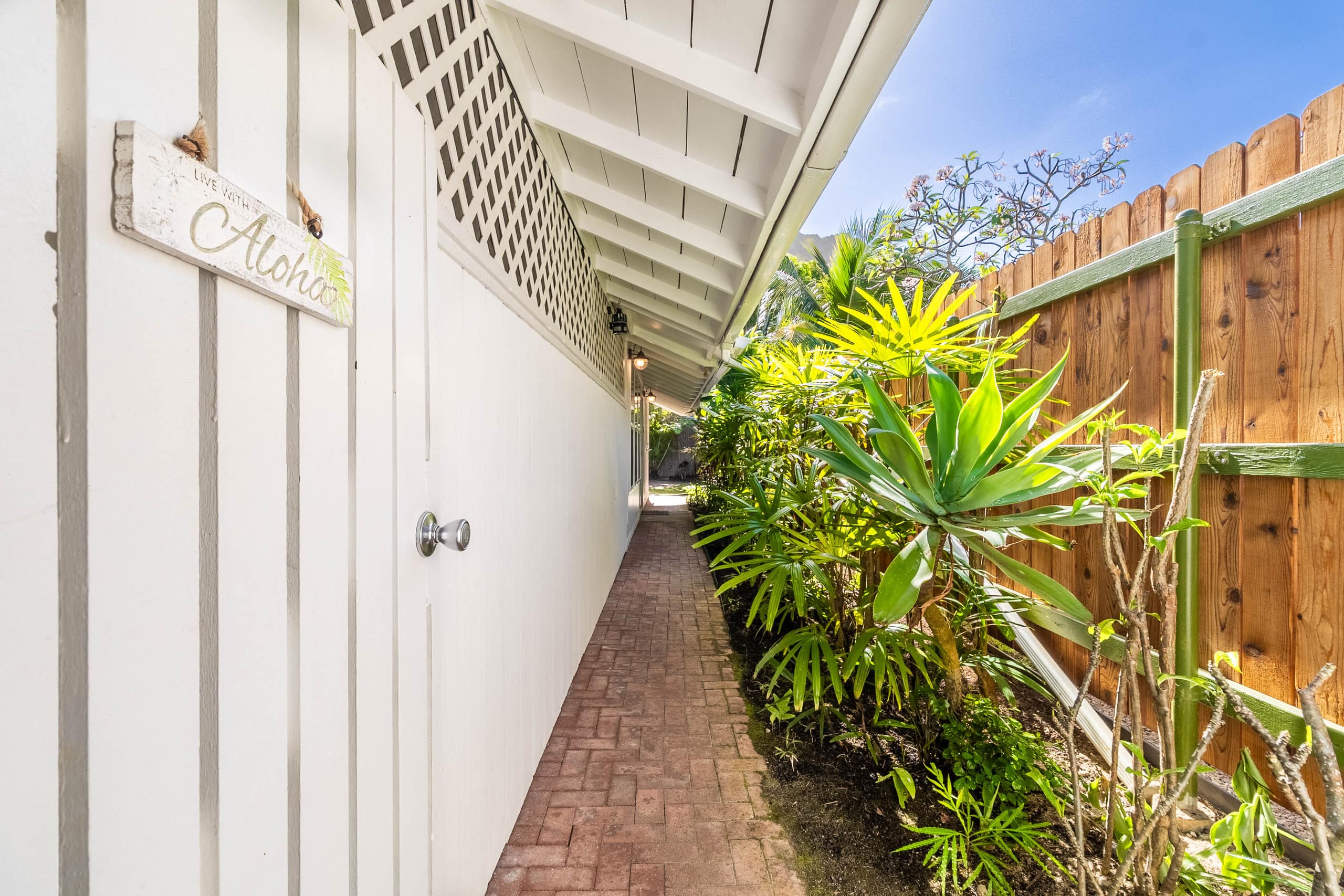 Lanikai Garden Studio - Licensed - Since 1985! - Image 37