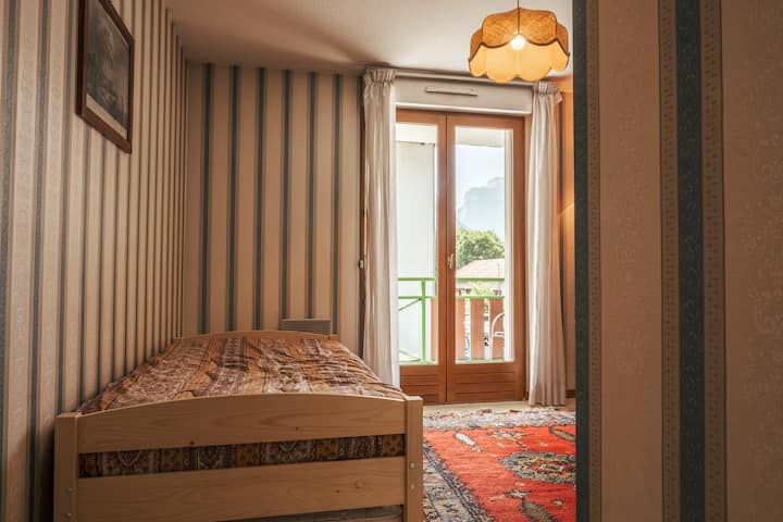 2 מיטות יחיד
מיטה נפתחת