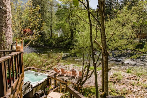 North Zen Riverfront Cabin by Riveria Stays