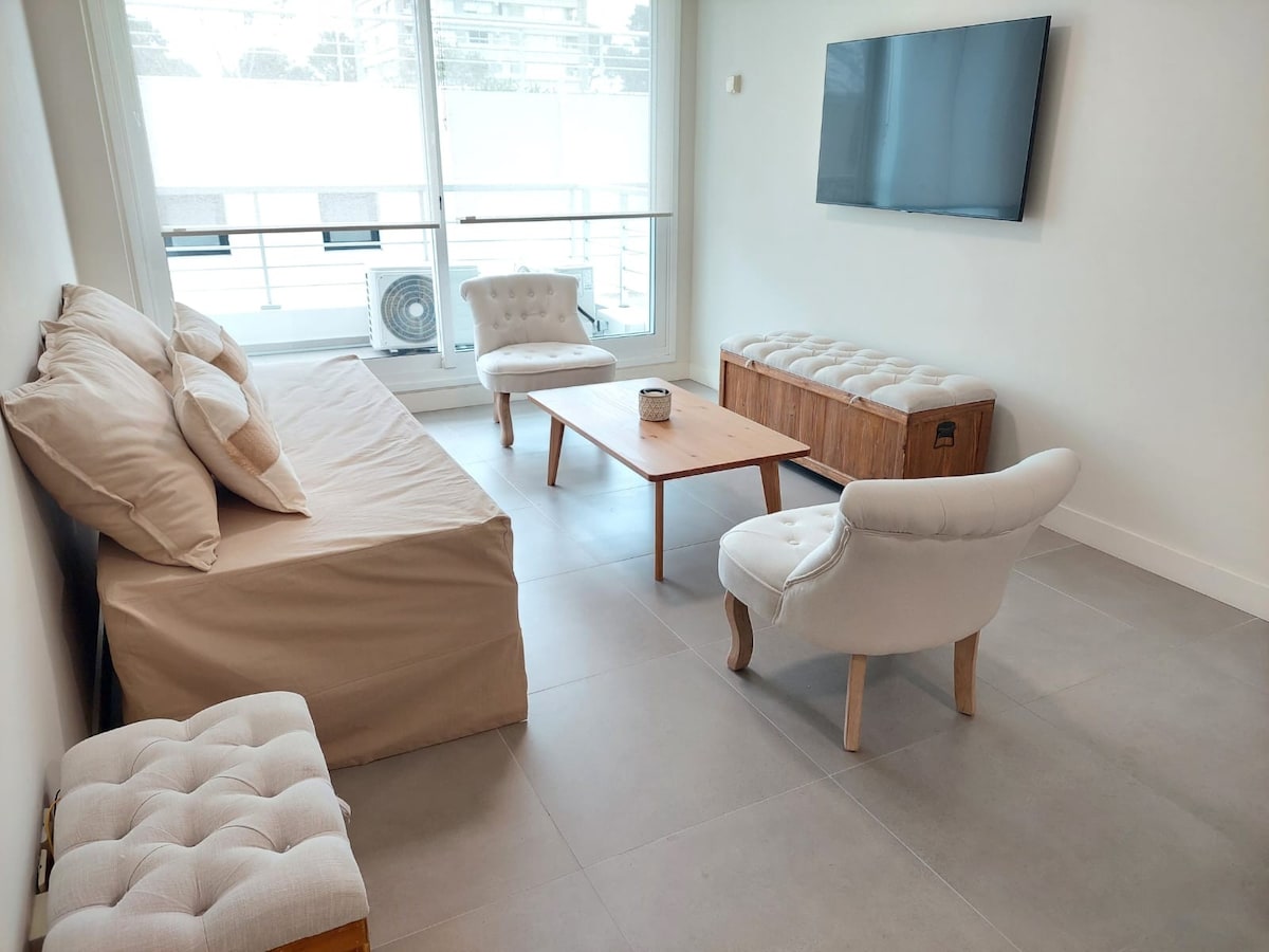 Popular Airbnb listing: LUXURY Amenities at @Greenlifepde - 1 Bedroom Apt in Punta Del Este