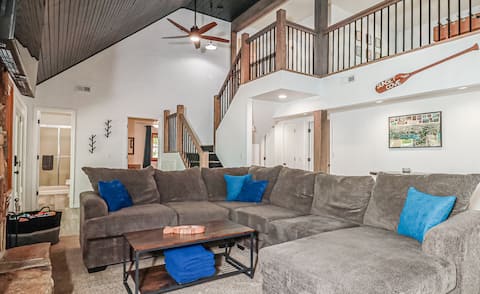 Lakefront-Fire Pit-Games-few steps to Private Dock