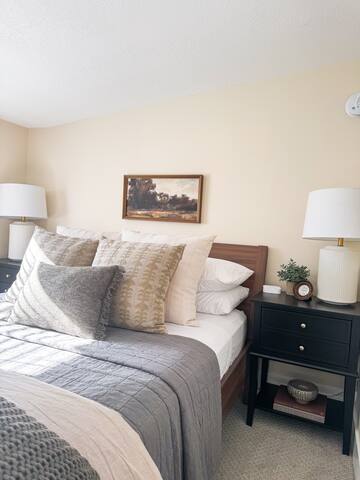 Cozy home, Central Location, King Bed gallery image 4